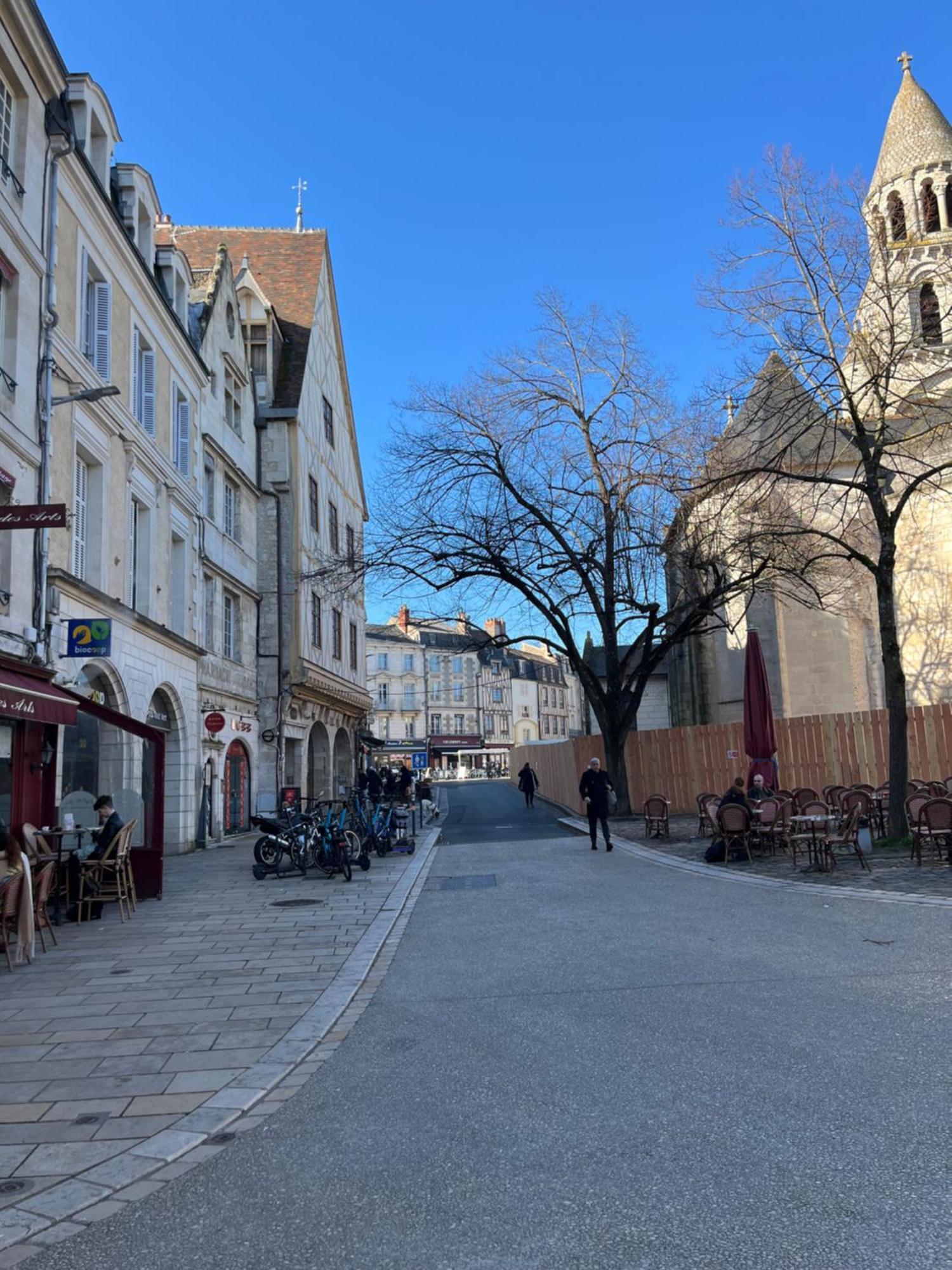 Апартаменты Le Cosy Du Marche Notre-Dame Пуатье Экстерьер фото